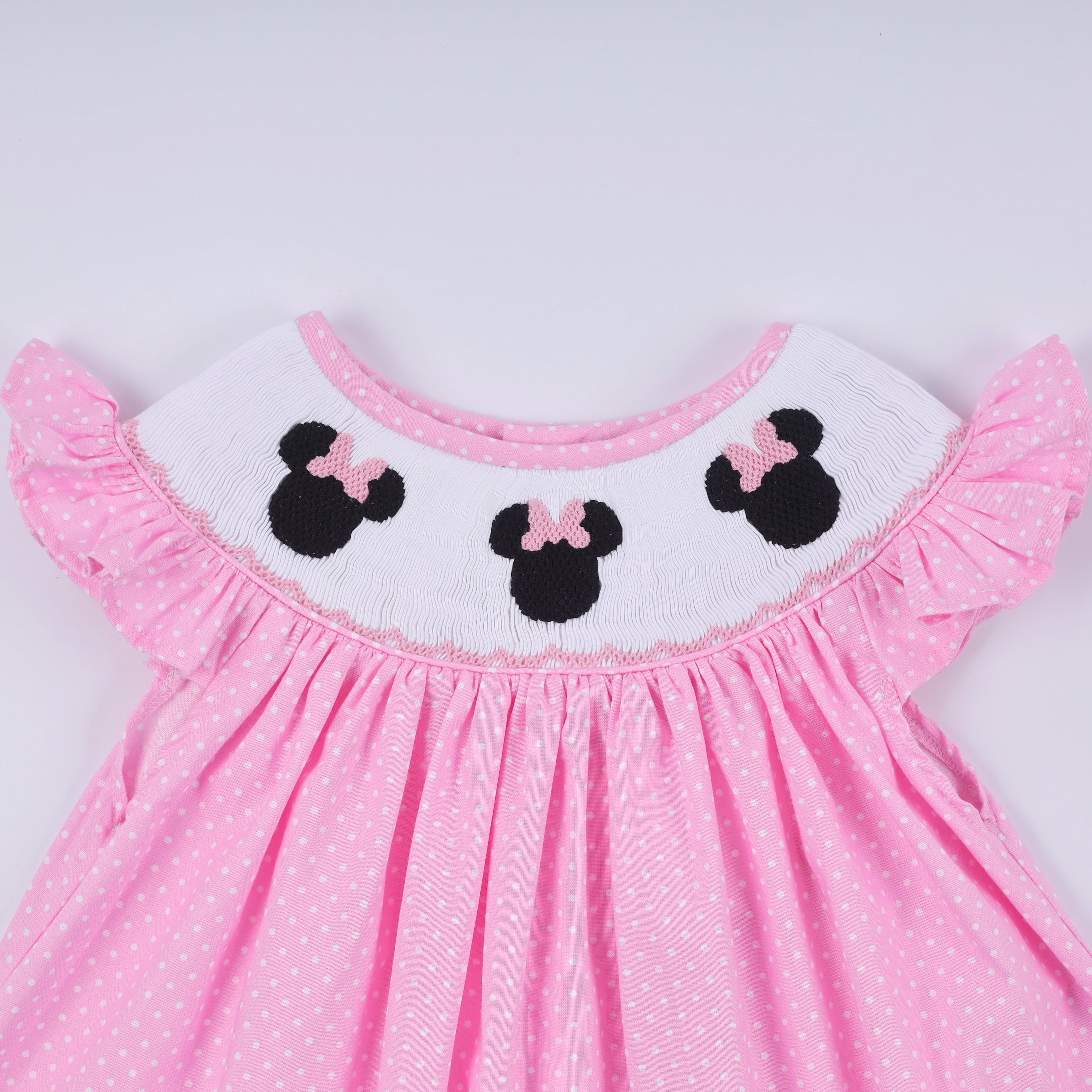 Ensemble pantalon à pois à volants smocké à la main, personnage rose