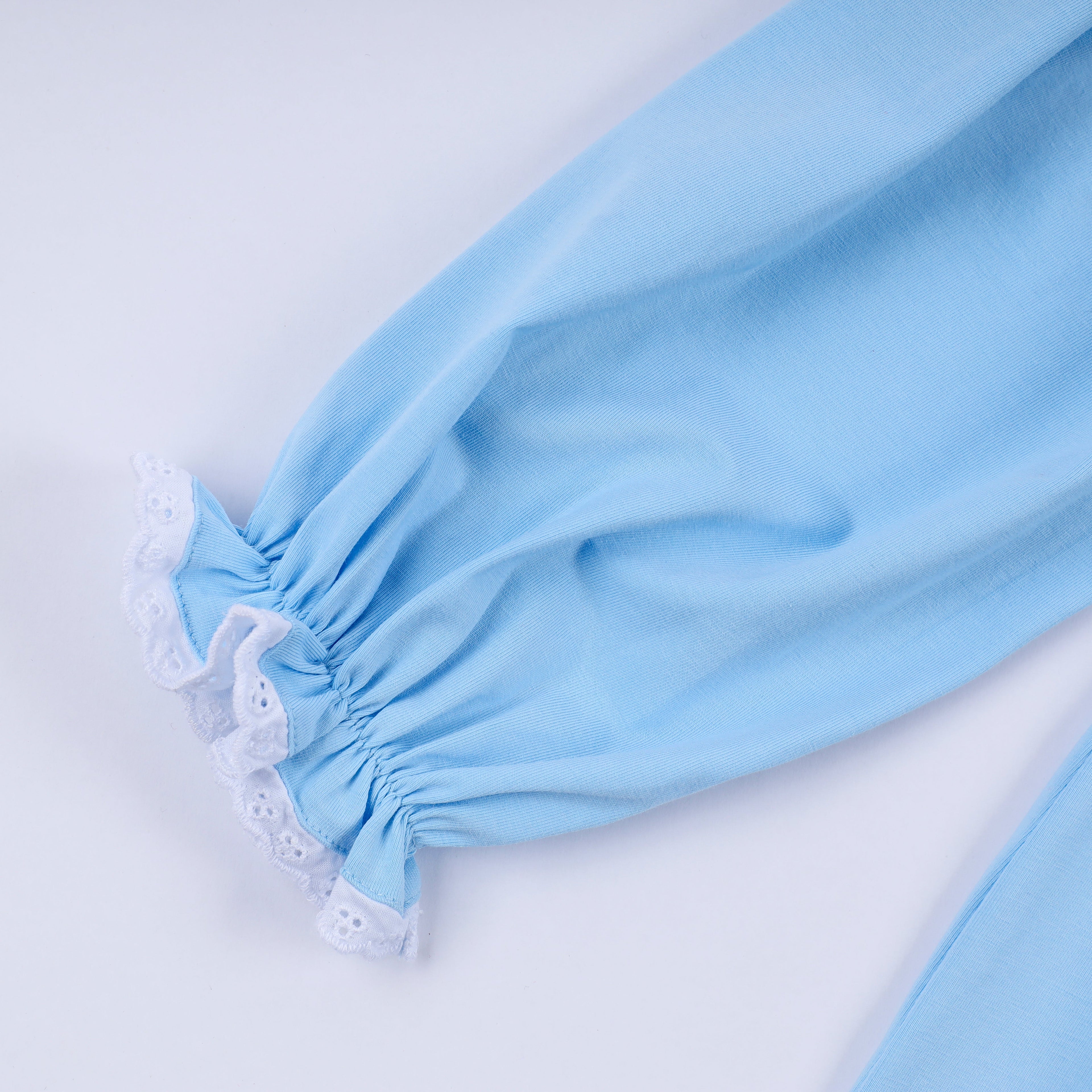 Robe bleue smockée à la main Nativité