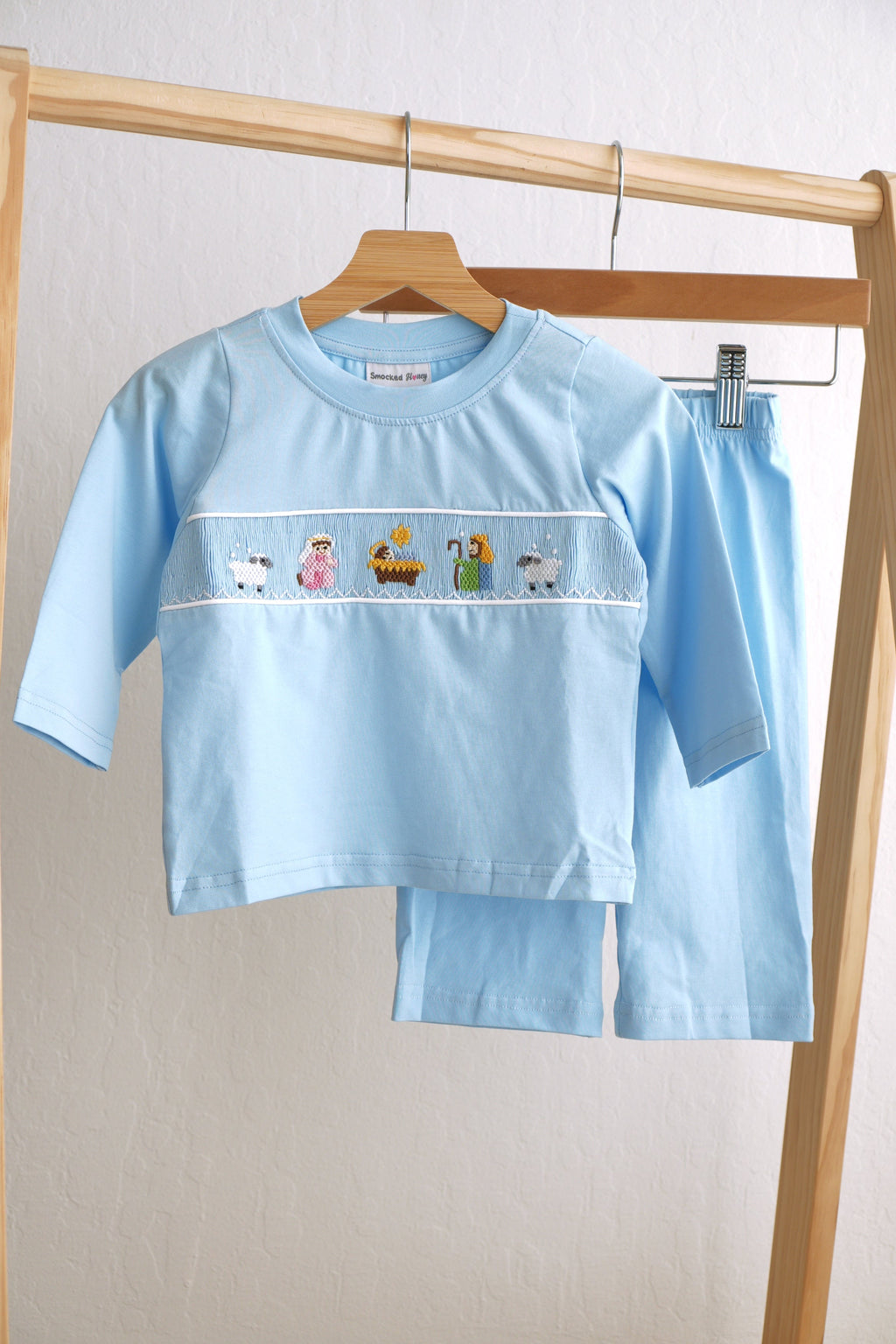 Ensemble pantalon smocké à la main motif crèche bleu