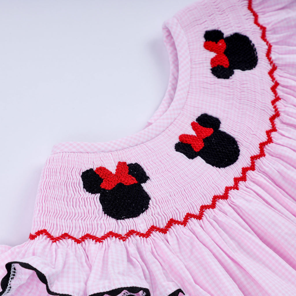 Robe à smocks et volants à carreaux rouge