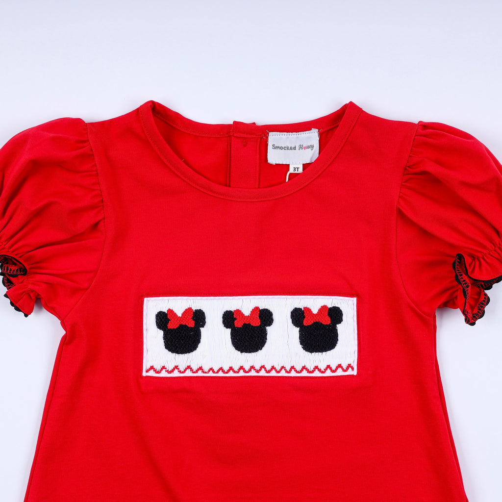 Robe smockée à la main personnage rouge