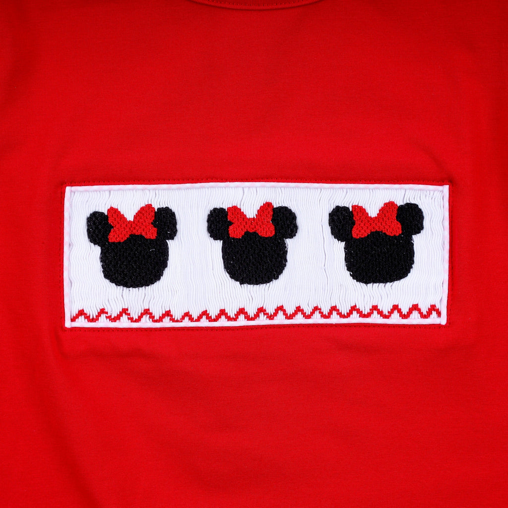 Robe smockée à la main personnage rouge