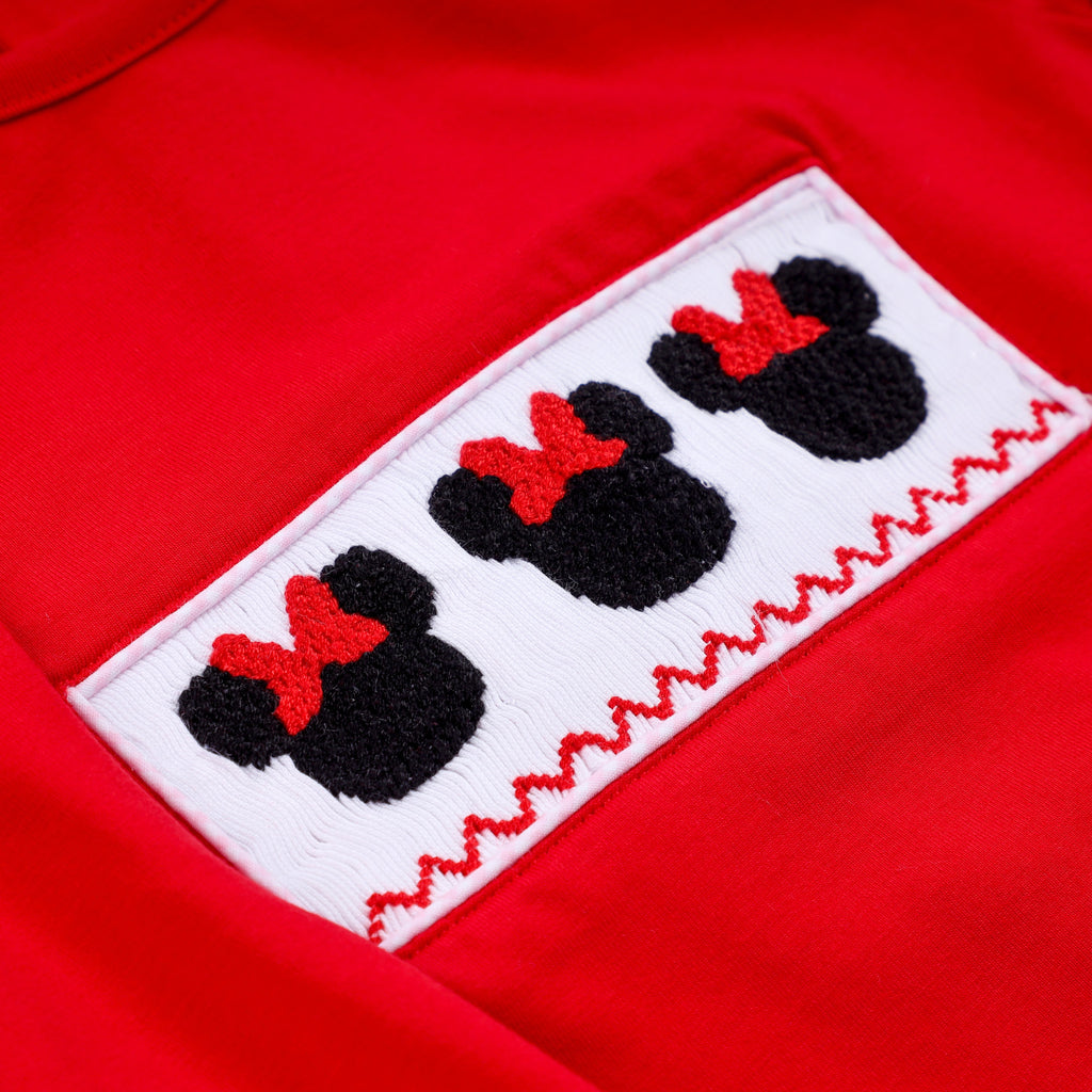 Barboteuse smockée à la main rouge avec motif de personnage