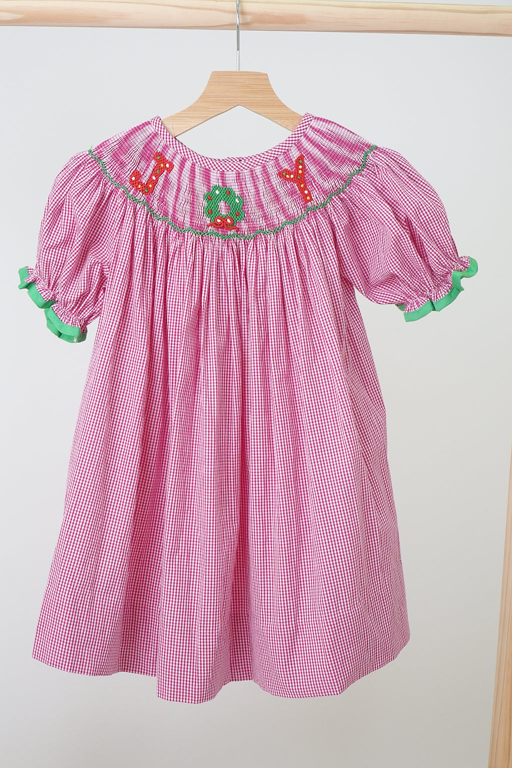 Robe vichy smockée main motif joie de Noël rose