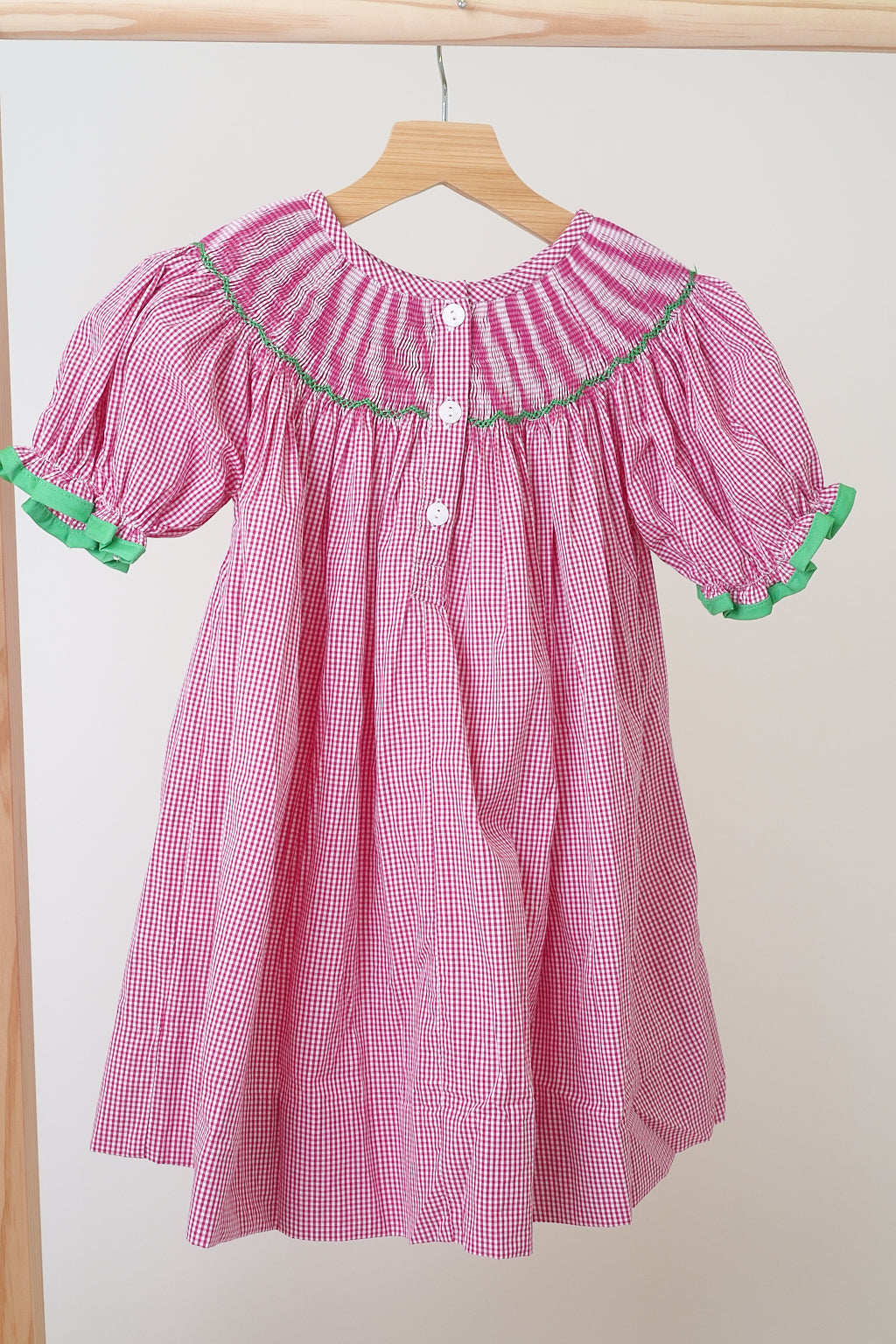 Robe vichy smockée main motif joie de Noël rose