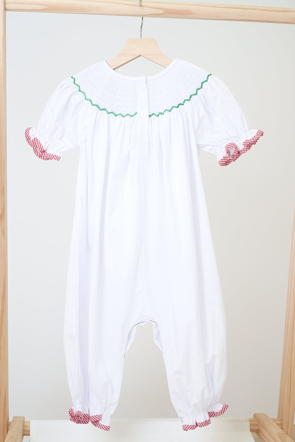 Barboteuse smockée à la main pour fille, motif sapin de Noël blanc