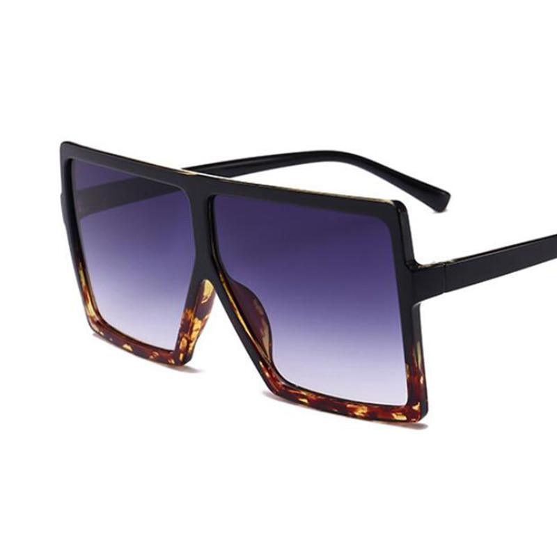 Grande tendance de luxe Nouveaux lunettes de soleil pour femmes avec monture carrée noire tendance et monture large dans un style célèbre de lunettes modernes