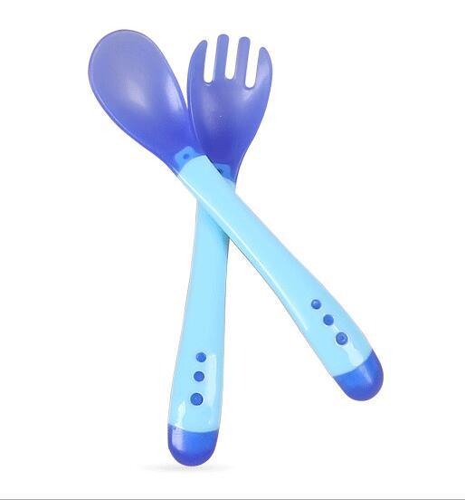 1 ensemble vaisselle pour enfants, fourchette et cuillère en silicone souple sensibles à la température, assiette, couverts, outil d'alimentation unique pour bébés garçons et filles
