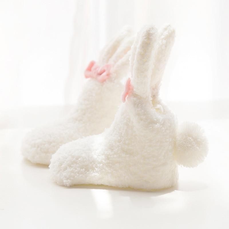 Chaussettes d'hiver douces en polaire corail pour bébés filles, adorables chaussettes lapin pour nouveau-nés, design élégant pour l'hiver.
