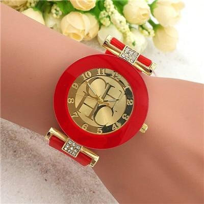 STEVVEX Montre décontractée en cuir simple à quartz pour femmes, montre-bracelet en silicone avec cristaux pour femmes et filles, couleur café