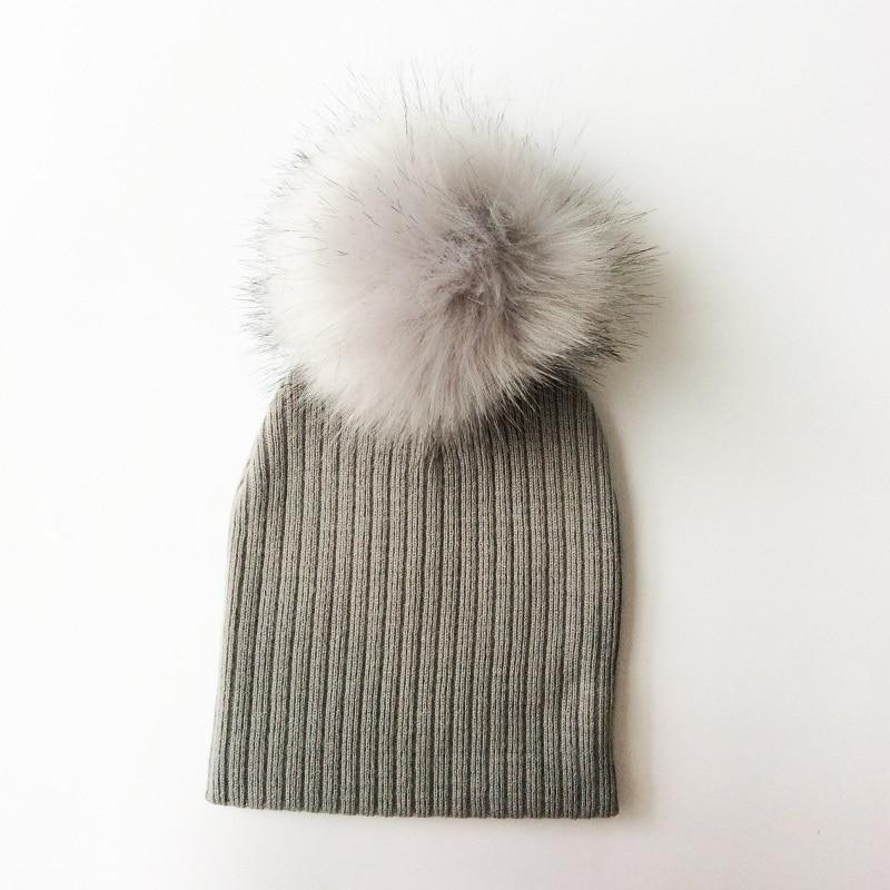 Tendance Nouvel Hiver Enfants Garçon Fille Bonnet en Crochet avec Pompom Artificiel Tricoté Enfants en Bas Âge Bonnets avec Pompon Bonnet Bébé pour Filles et Garçons