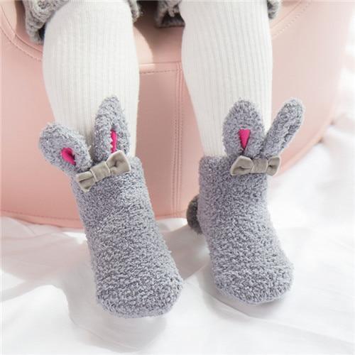 Chaussettes d'hiver douces en polaire corail pour bébés filles, adorables chaussettes lapin pour nouveau-nés, design élégant pour l'hiver.