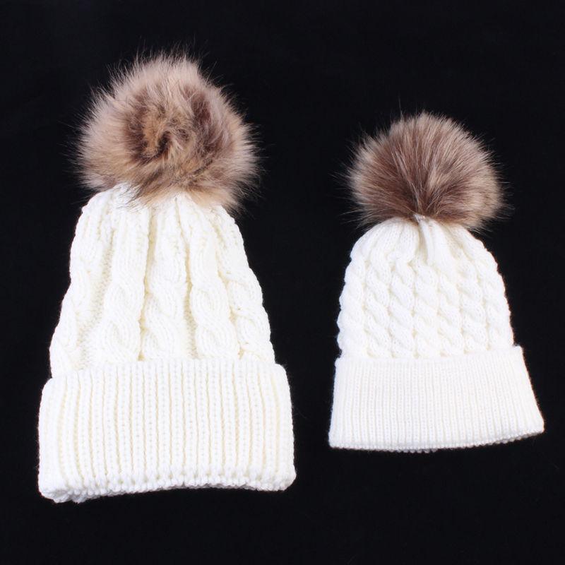 Lot de 2 bonnets d'hiver chauds mère et enfant avec pompon en fourrure, en tricot, pour le ski et l'hiver.