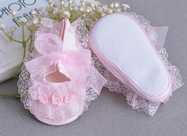 Chaussures de Princesse pour Bébé Filles à Fleurs Blanches Élégantes de Luxe de Haute Qualité à Semelle Souple et Légère