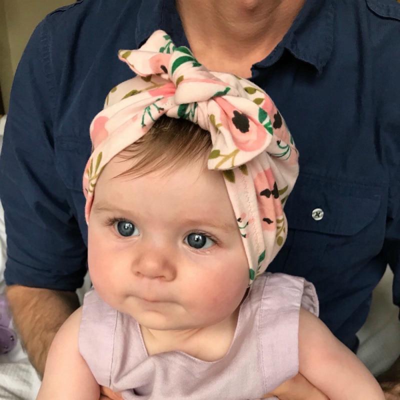 Bonnet Turban Mignon pour Bébés, Nourrissons et Tout-petits – Casquette Élégante en Coton Imprimé Fleurs au Design Moderne et Raffiné