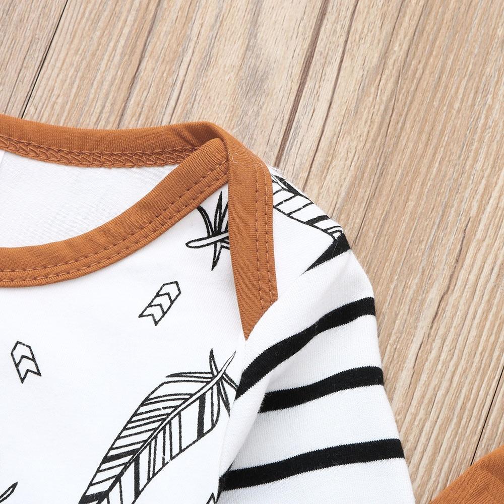 Pyjama moderne Babz pour bébé garçon/fille - Haut à manches longues en plumes et pantalon rayé pour enfants