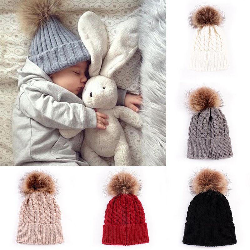 Lot de 2 bonnets d'hiver chauds mère et enfant avec pompon en fourrure, en tricot, pour le ski et l'hiver.