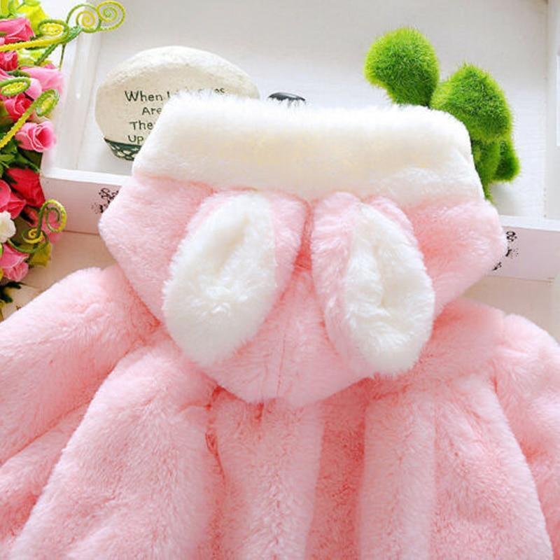 Manteau-cape chaud en fourrure avec oreilles de lapin mignonnes pour petites filles, style élégant et moderne, pour l'hiver