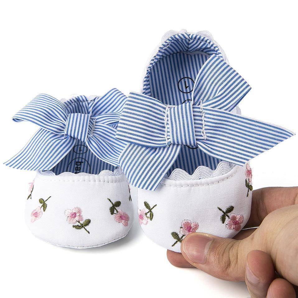 Chaussures de nouveau-né pour bébé fille, broderie florale, nœud rayé, premiers pas, semelles souples antidérapantes, chaussures de princesse
