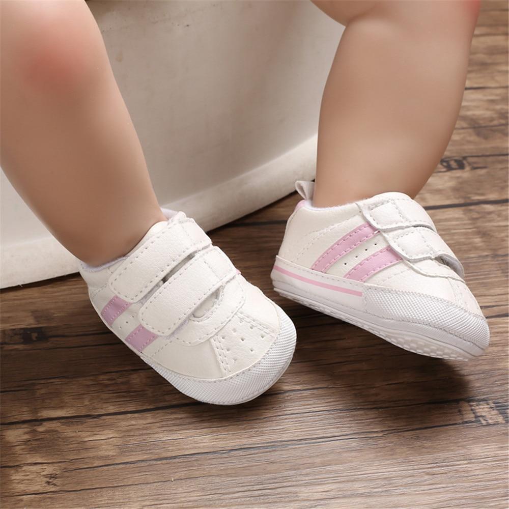 Chaussures de marche souples à scratch en cuir antidérapantes pour bébés garçons et filles