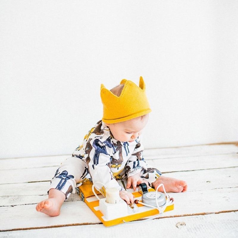 Nouvelle tendance de luxe moderne Bonnet de bébé Filles et garçons Couronne Tricoté Chapeau Bébé Chapeaux d'été Vides Nouveau-né Design Laine Bonnet Pour Enfants