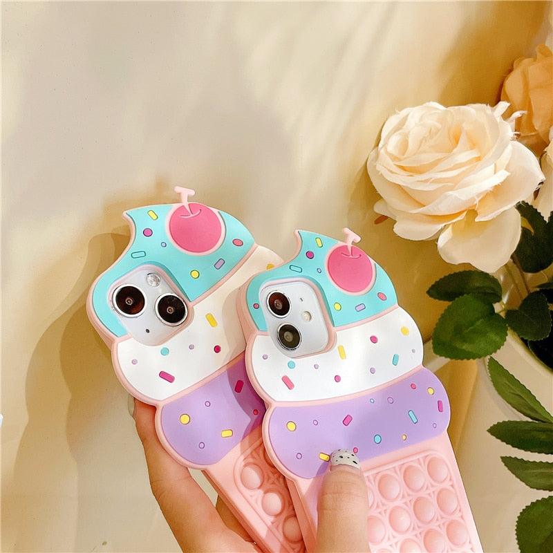 Coque de téléphone en silicone 3D en forme de glace à la cerise pour iPhone 13 12 11 Pro Max Xs Xr 7 8 Plus X Se avec jeu de bulles pour doigts, coque souple antichoc en silicone 3D en forme de cupcake de dessin animé à protection intégrale
