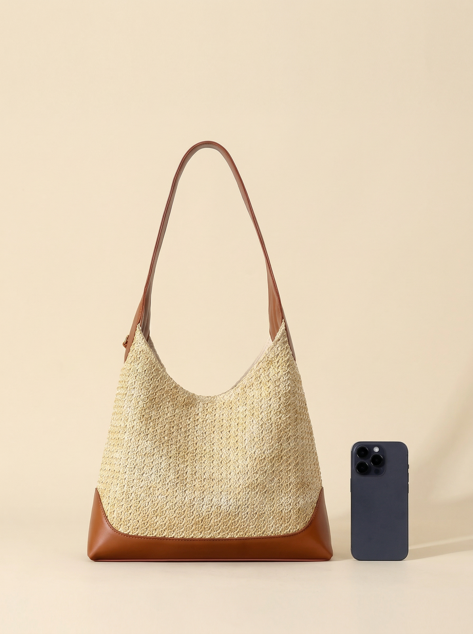 Sac seau artisanal tissé main color block pour un style côtier sans effort