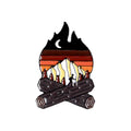 Pin en émail Feu de camp sous le ciel étoilé – Pin Aventure en plein air douillette
