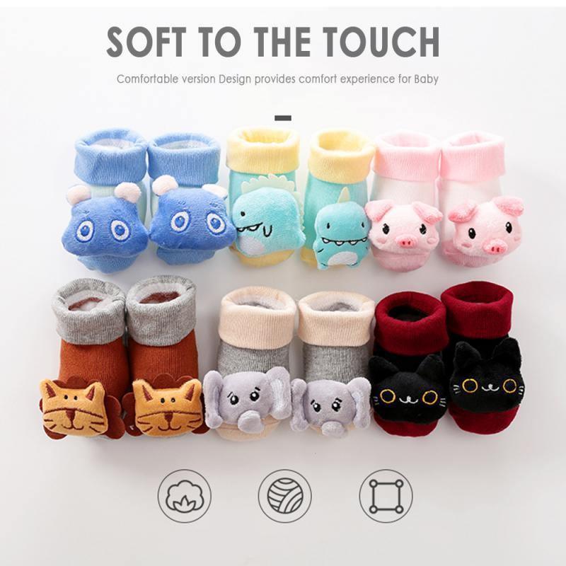 Chaussettes antidérapantes en coton pour bébés et tout-petits avec poupée clochette pour filles et garçons, chaussures douces pour enfants