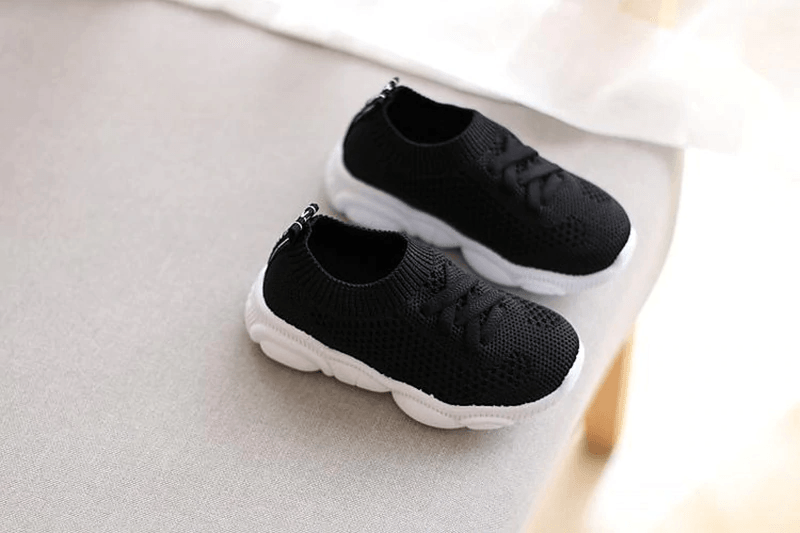 Chaussures de sport modernes pour enfants et bébés, baskets antidérapantes à semelle souple pour bébés, baskets plates décontractées pour enfants, chaussures de sport pour filles et garçons.