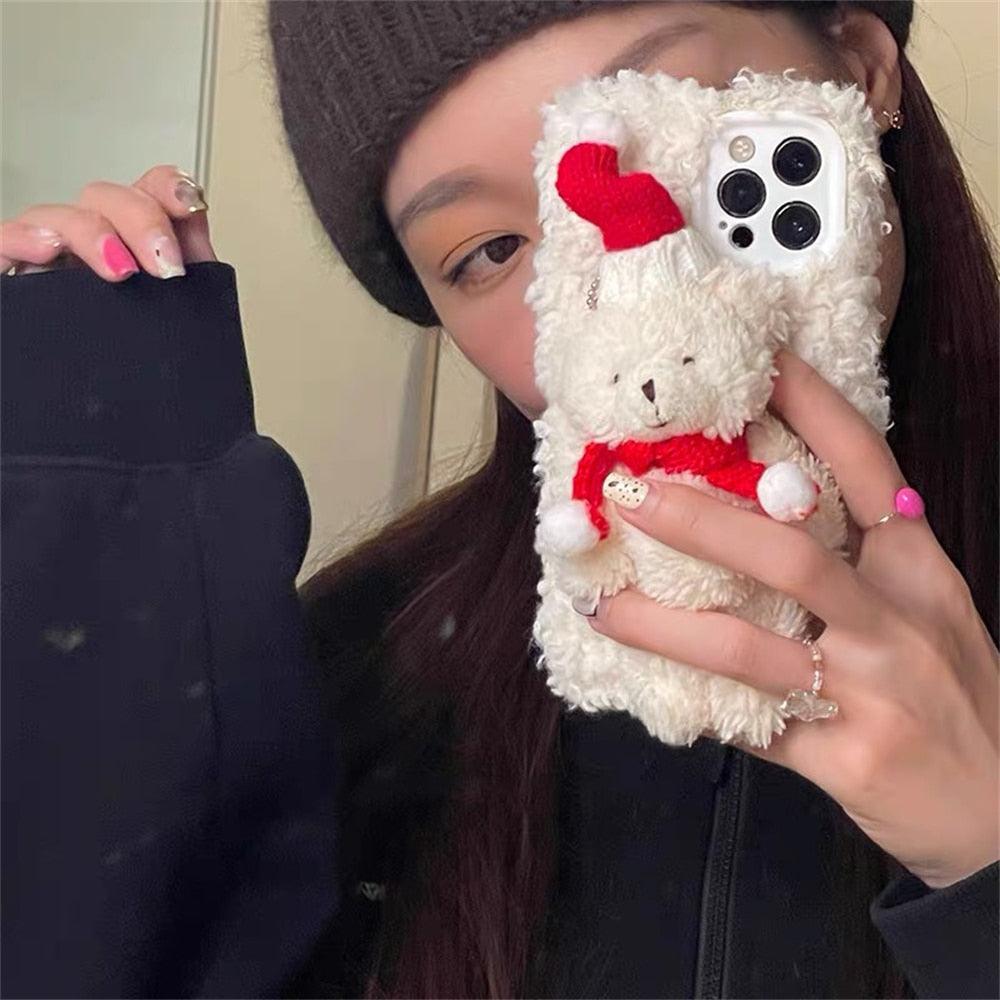 Jolie housse de Noël en peluche d'ours en peluche 3D Père Noël pour iPhone 13 12 11 Pro Xs Max X Xr 7 8 Plus Se3 Housse souple antichoc Housse souple ultra douce en fausse fourrure pelucheuse à oreilles de lapin chaude et amusante pour l'hiver