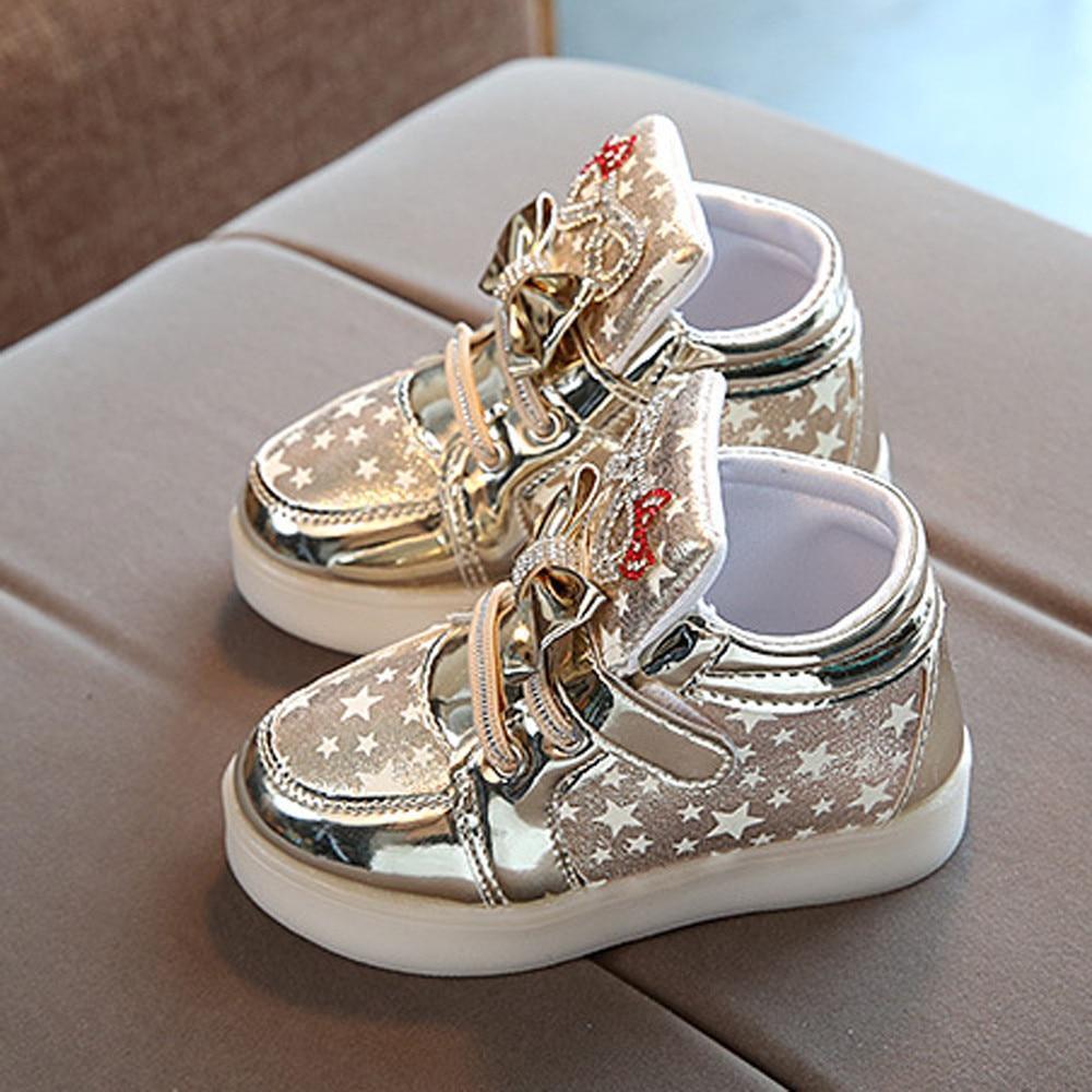 Nouvelle Tendance Moderne Style de Mode Chaussures de Sport Bébé Fille Baskets Étoile Lumineuse Enfant Décontracté Coloré Lumineux LED Chaussures Baskets