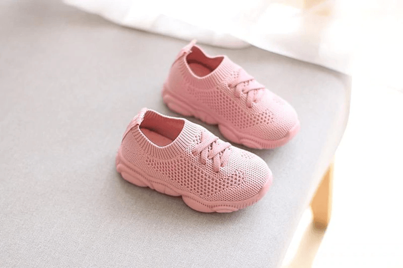 Chaussures de sport modernes pour enfants et bébés, baskets antidérapantes à semelle souple pour bébés, baskets plates décontractées pour enfants, chaussures de sport pour filles et garçons.