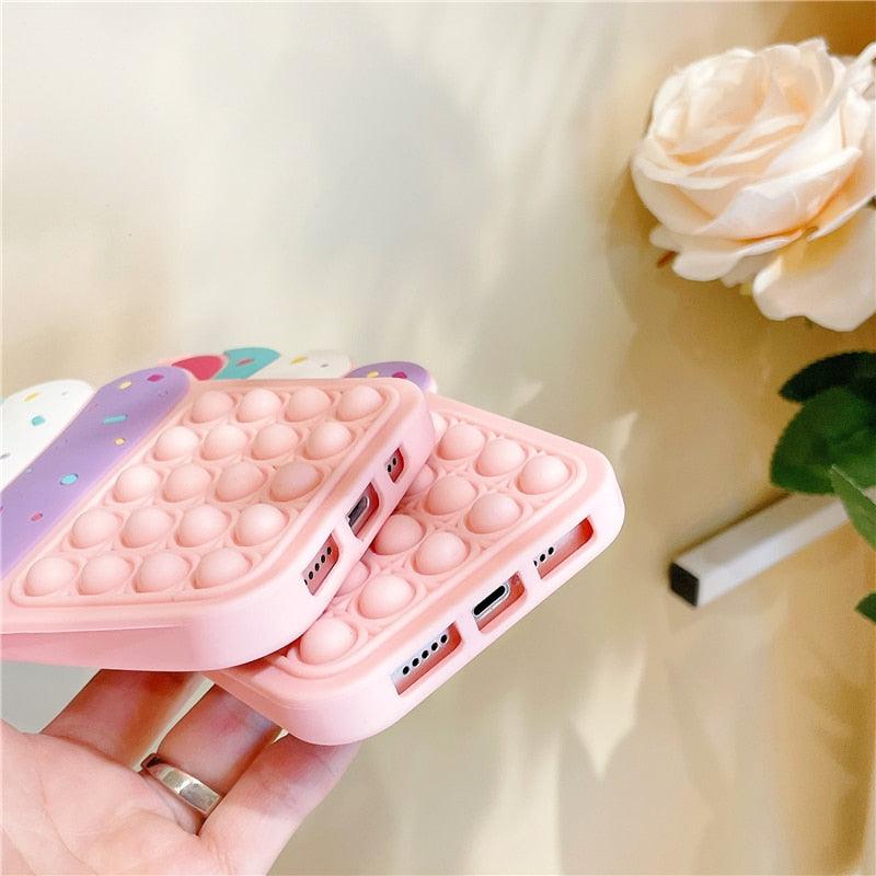 Coque de téléphone en silicone 3D en forme de glace à la cerise pour iPhone 13 12 11 Pro Max Xs Xr 7 8 Plus X Se avec jeu de bulles pour doigts, coque souple antichoc en silicone 3D en forme de cupcake de dessin animé à protection intégrale