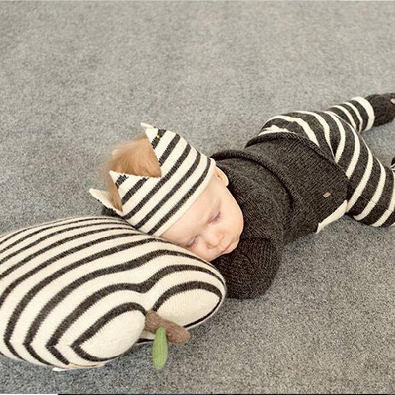 Nouvelle tendance de luxe moderne Bonnet de bébé Filles et garçons Couronne Tricoté Chapeau Bébé Chapeaux d'été Vides Nouveau-né Design Laine Bonnet Pour Enfants