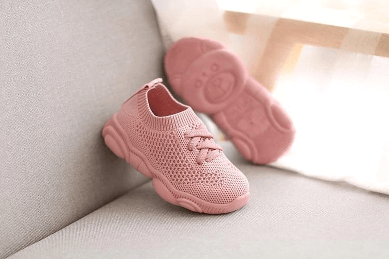 Chaussures de sport modernes pour enfants et bébés, baskets antidérapantes à semelle souple pour bébés, baskets plates décontractées pour enfants, chaussures de sport pour filles et garçons.