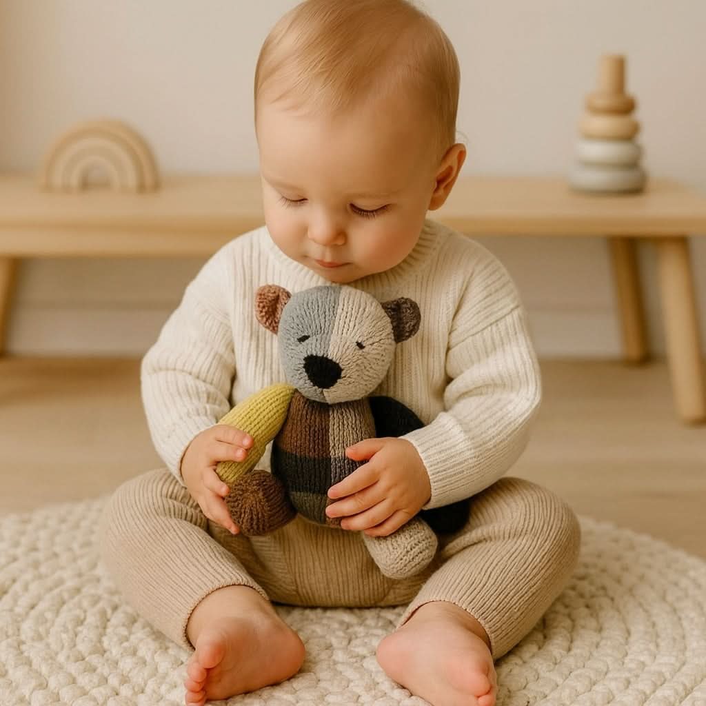 Doudou en maille tricotée | Dee l'ours en patchwork