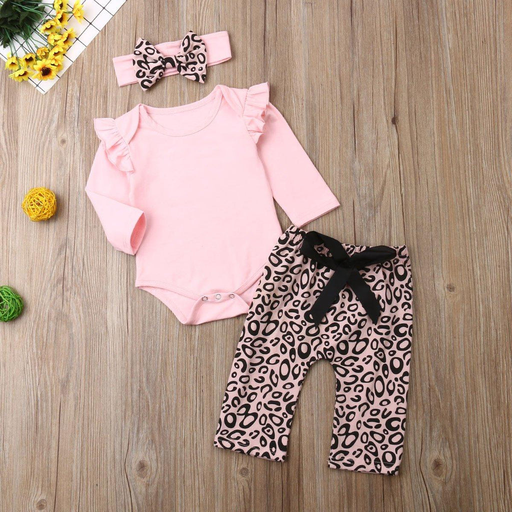 Ensemble 3 pièces pour bébé fille : barboteuse tricotée en coton à manches volantes, pantalon long imprimé léopard et bandeau.