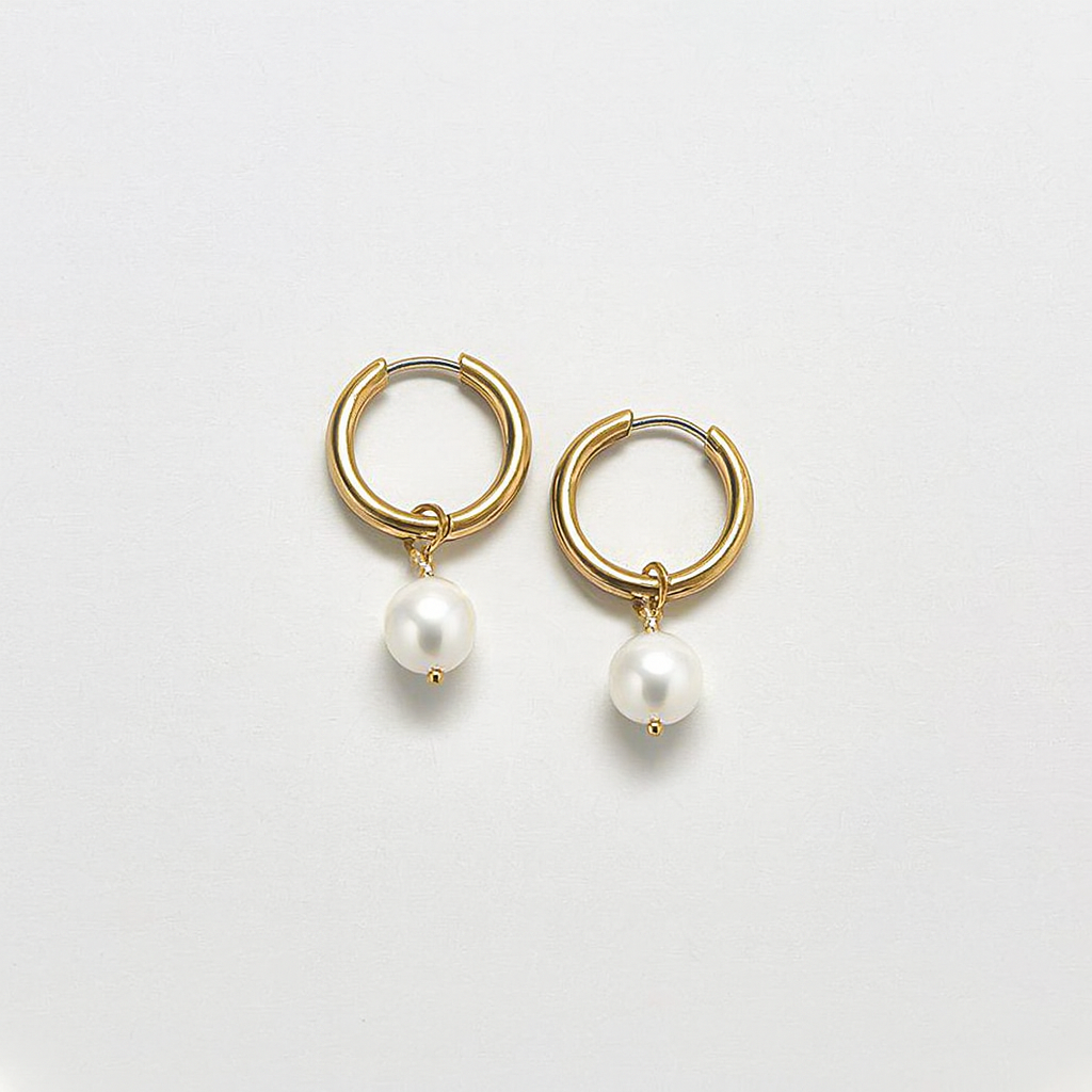 Créoles Huggie dorées avec perles d'eau douce – Créoles en bronze faites main, crochets d'oreilles en argent sterling, 14 mm