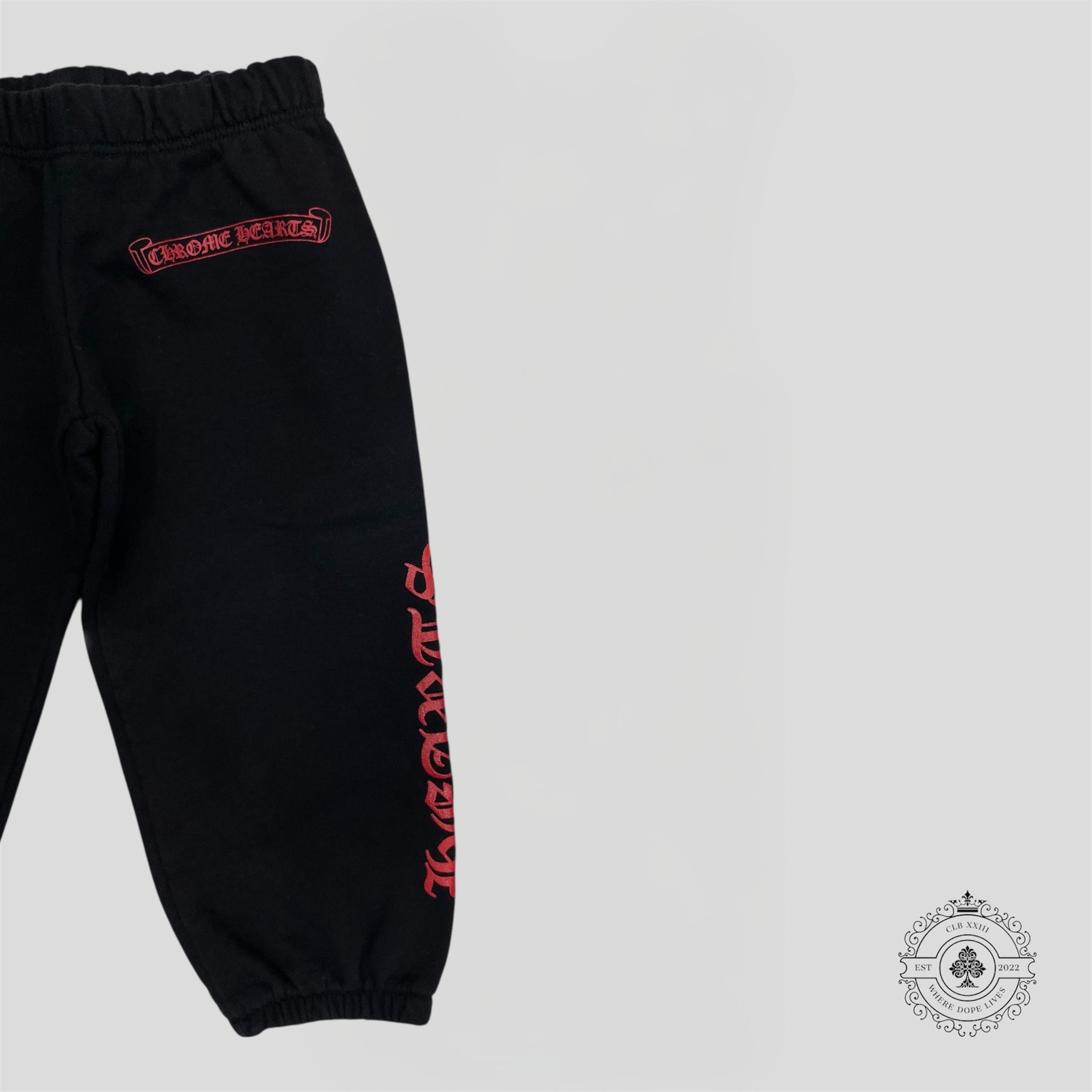 Pantalon de survêtement Chrome Hearts Scroll Logo pour enfant, Noir/Rouge