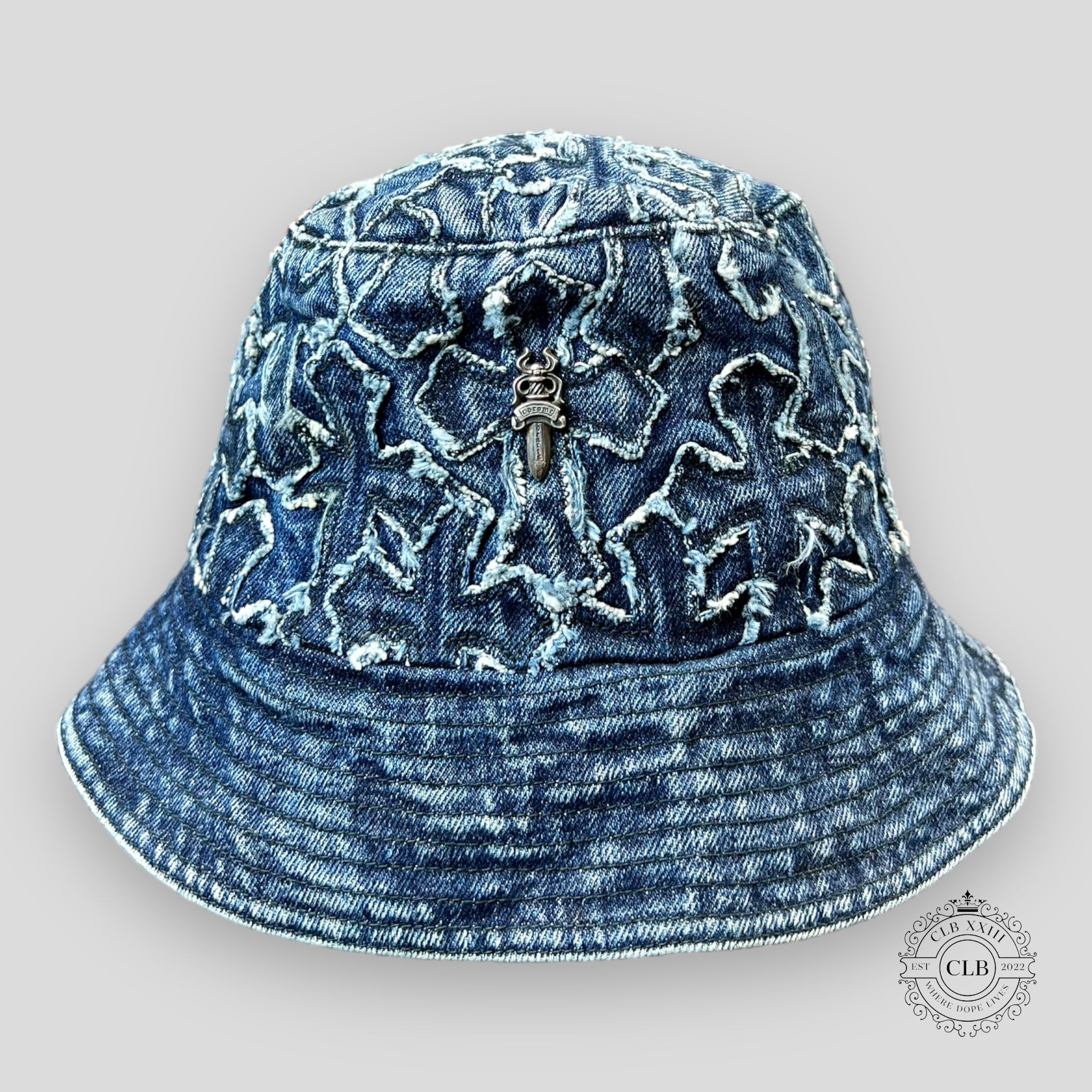 CHAPEAU BOB EN JEAN CHROME HEARTS