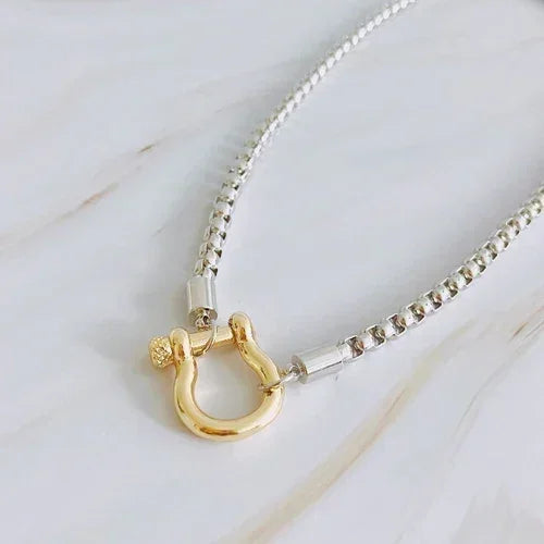 Collier chaîne avec pendentif de luxe