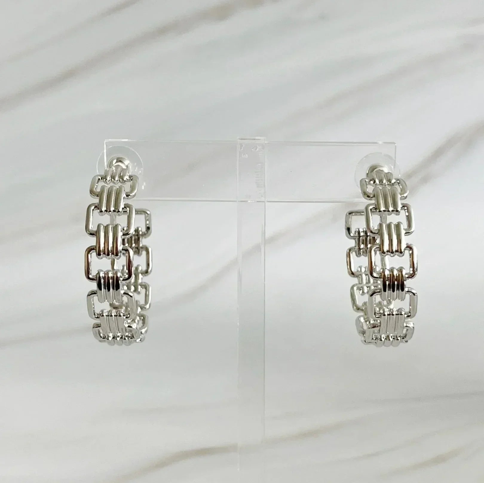 Boucles d'oreilles créoles dorées entrelacées