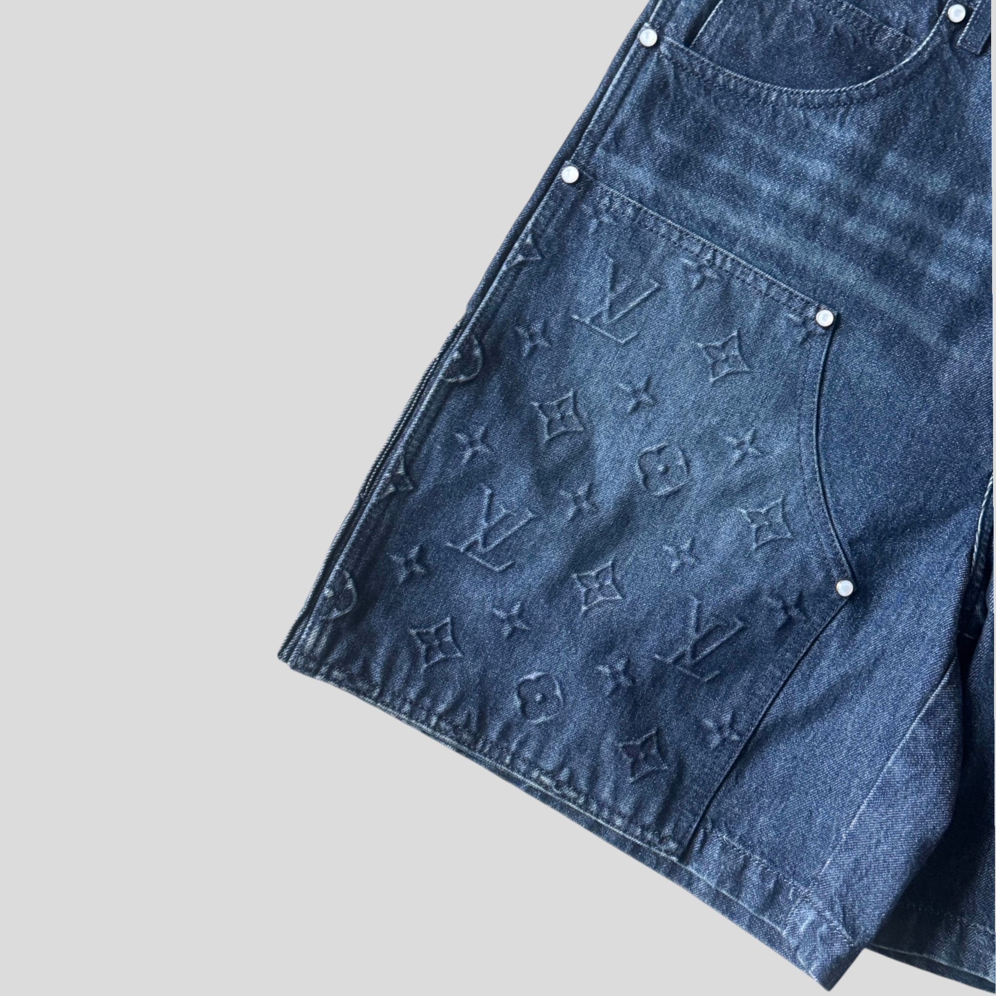 Shorts de charpentier en jean signature Louis Vuitton, couleur indigo