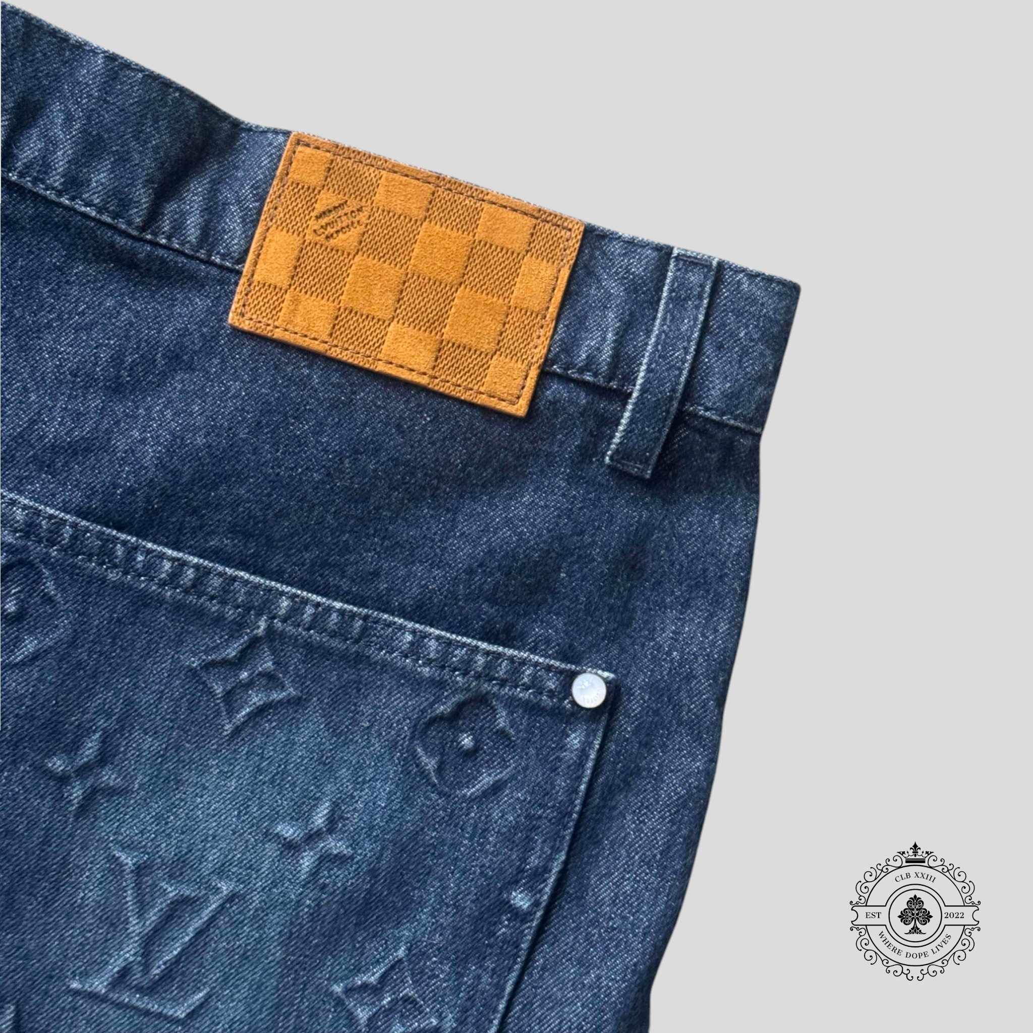Shorts de charpentier en jean signature Louis Vuitton, couleur indigo