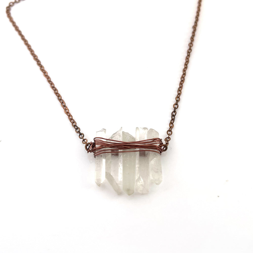 Collier Poignard en Quartz Brut | Entouré de Fil de Cuivre | Chaîne de 61 cm | Pièce Unique