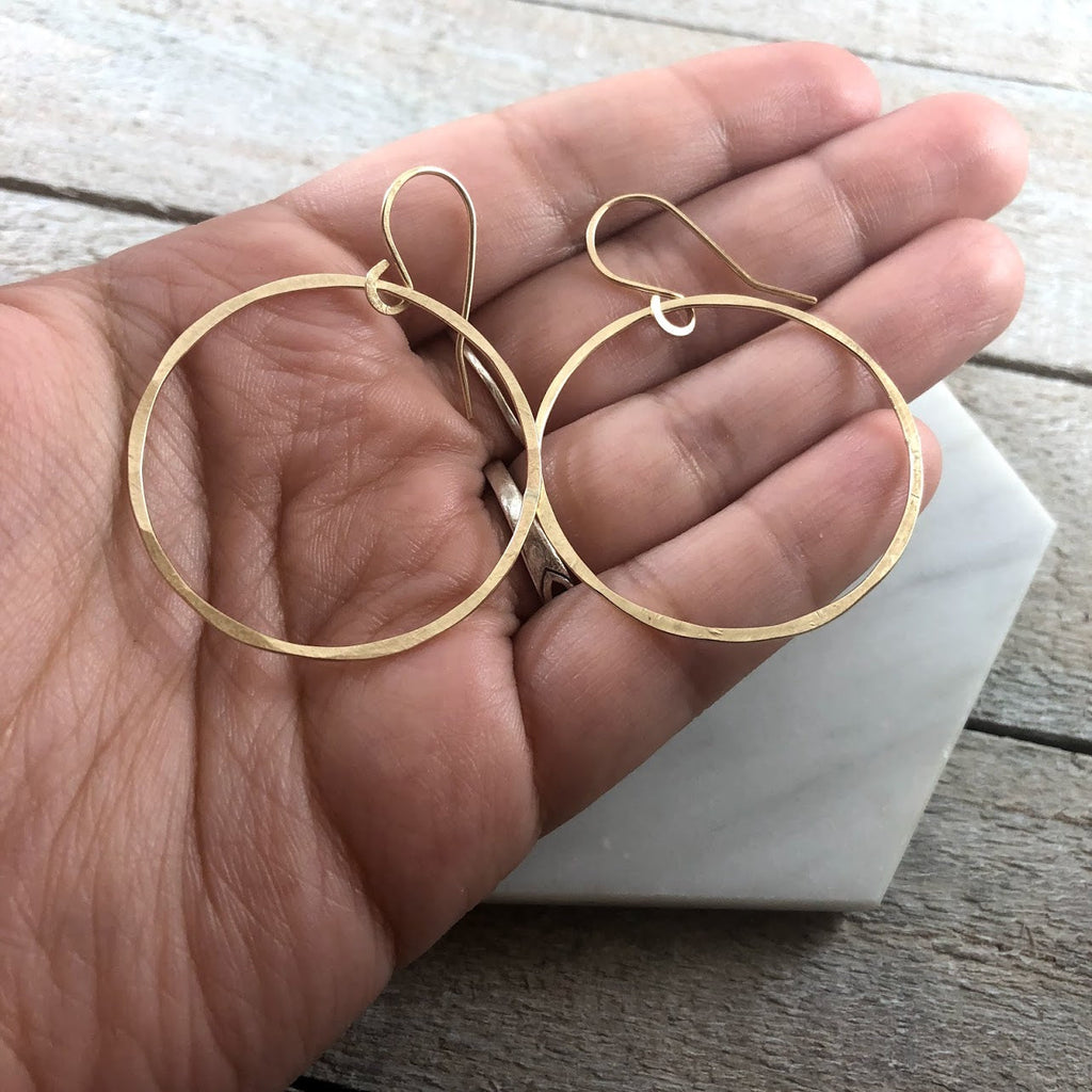 Boucles d'oreilles créoles - Petites boucles d'oreilles créoles martelées - Créoles faites à la main - Cadeau pour femme