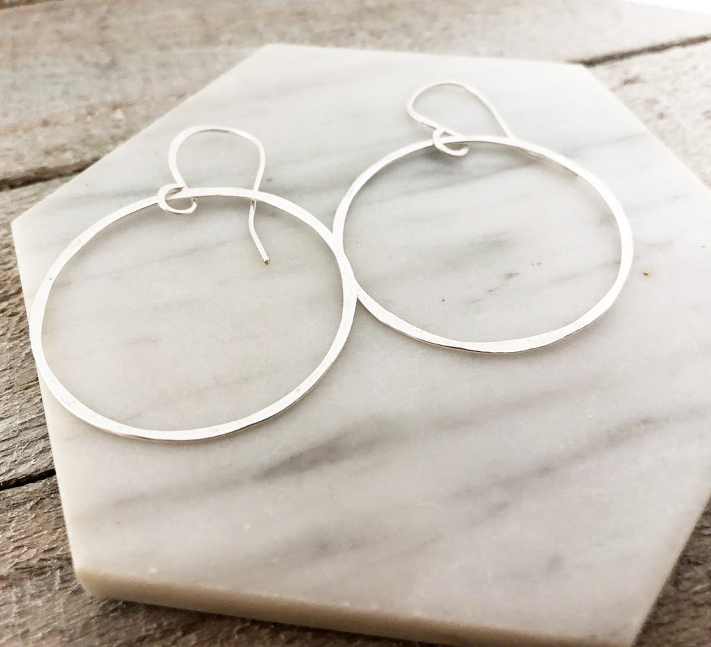Boucles d'oreilles créoles - Petites boucles d'oreilles créoles martelées - Créoles faites à la main - Cadeau pour femme
