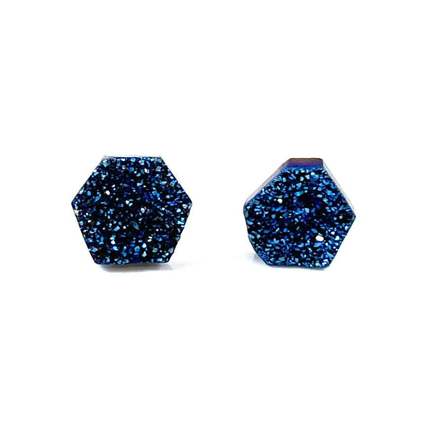 Boucles d’oreilles puces hexagonales en druzy naturel – Tiges en argent sterling, 9-10 mm