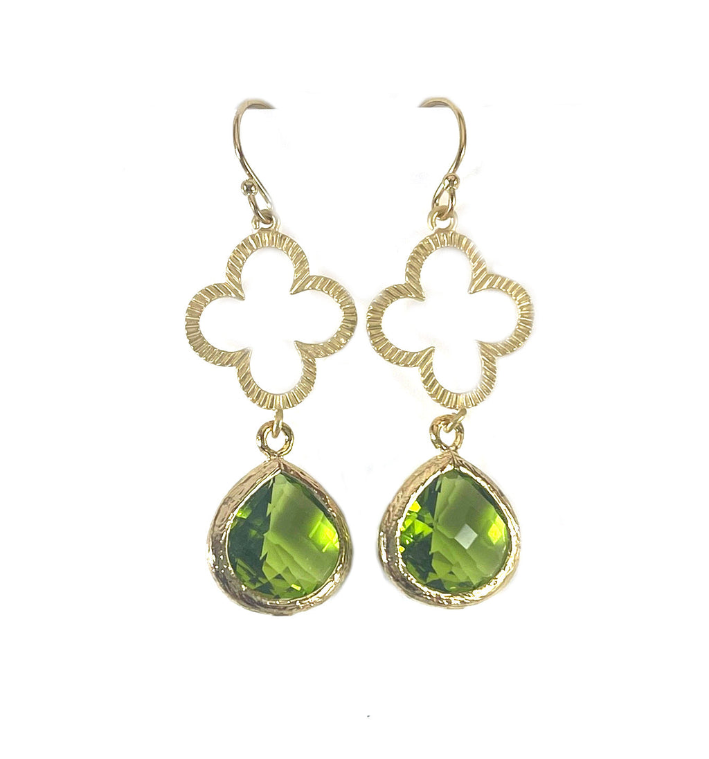 Boucles d'oreilles pendantes trèfle en verre olivine et or – Or rempli 14 carats, pendantes de 4,45 cm